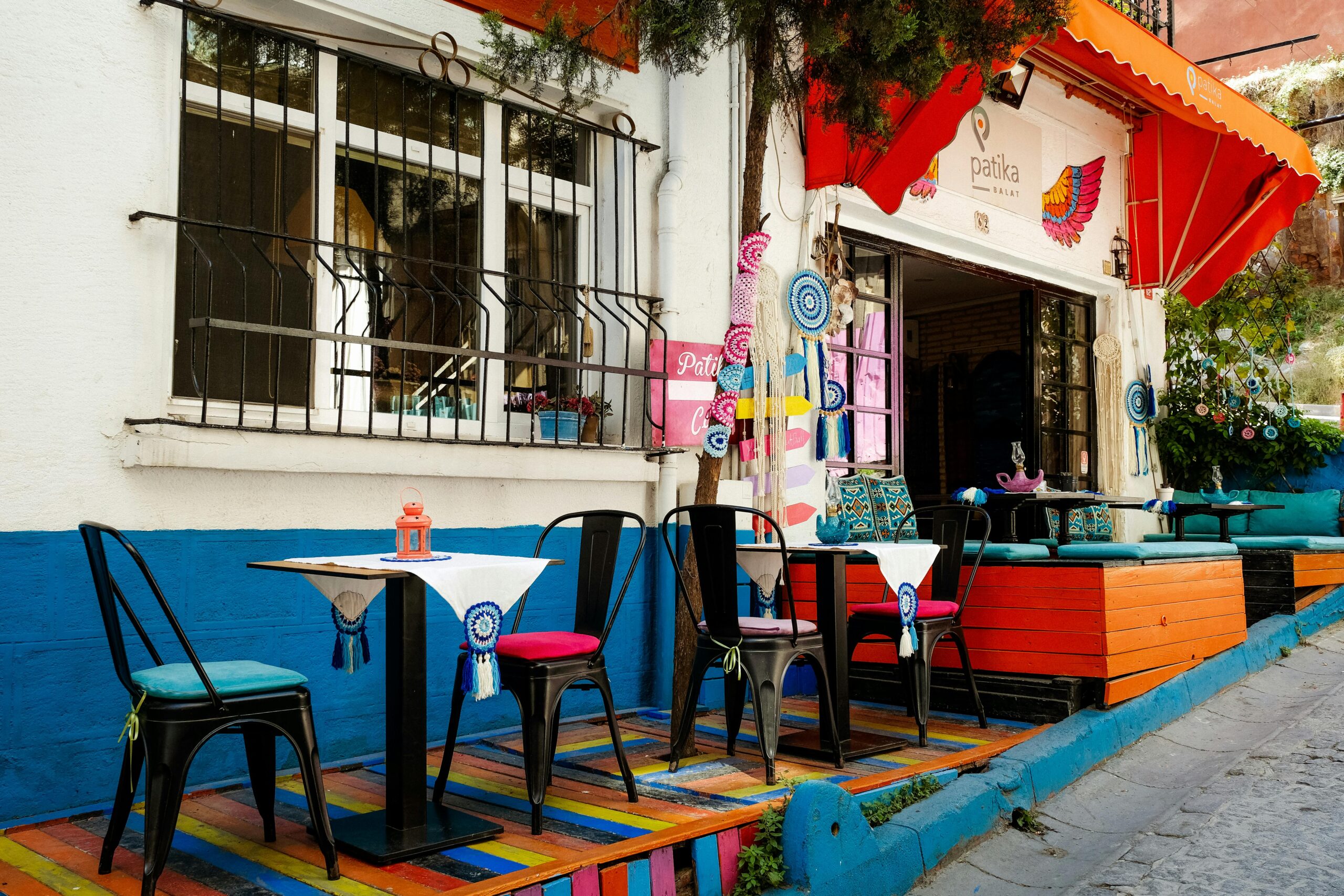 Food Near the Ship – Weird Norfolk Eats for Cruise Passengers 7 Colorful bar with outdoor tables - Norfolk dive bar scene
