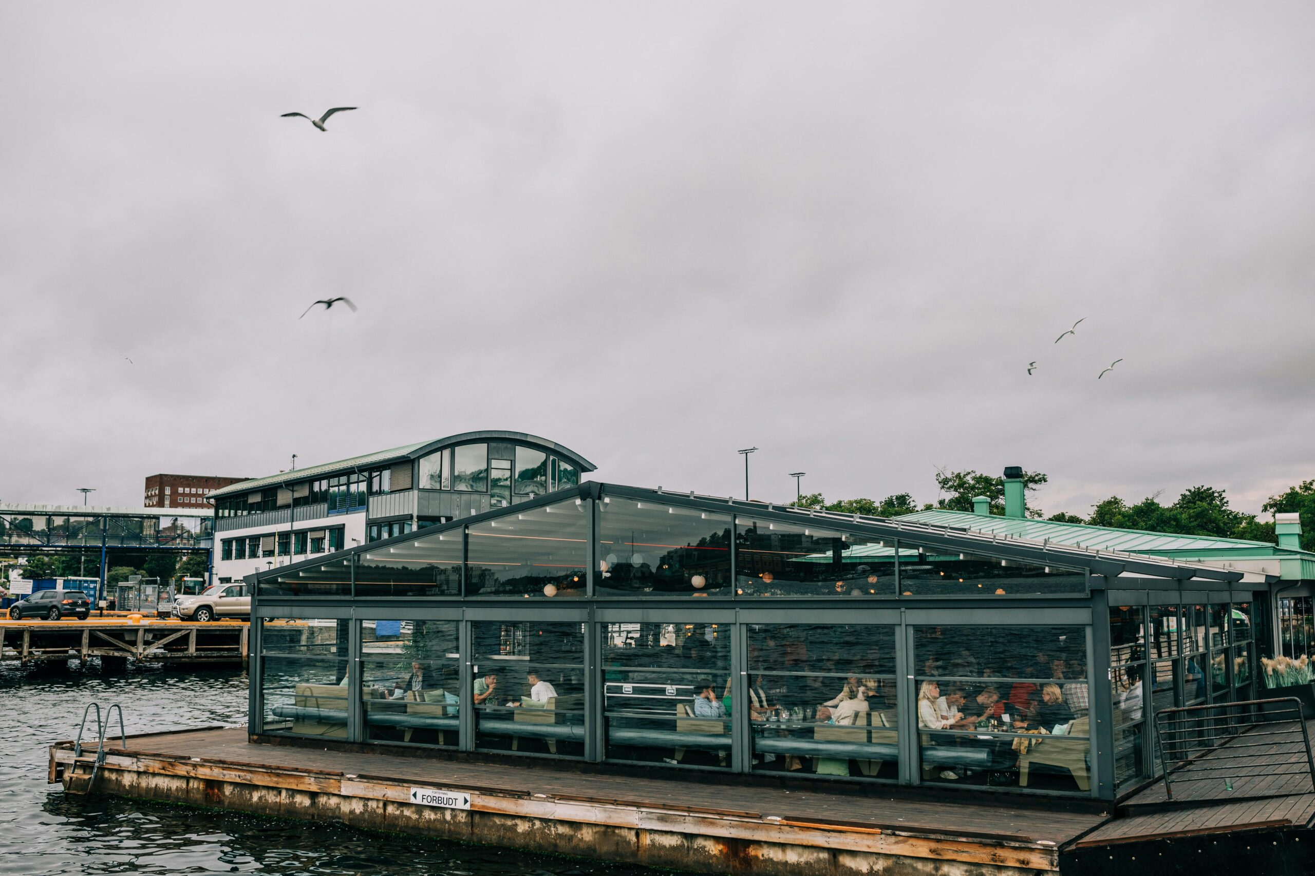 Food Near the Ship – Weird Norfolk Eats for Cruise Passengers 9 Waterfront pier restaurant near Norfolk cruise terminal